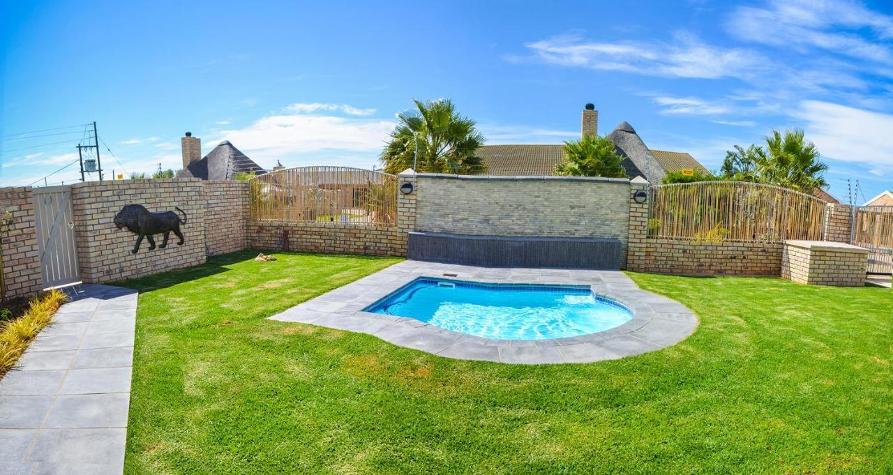 Settle Inn Self Catering Units 科尔切斯特 外观 照片